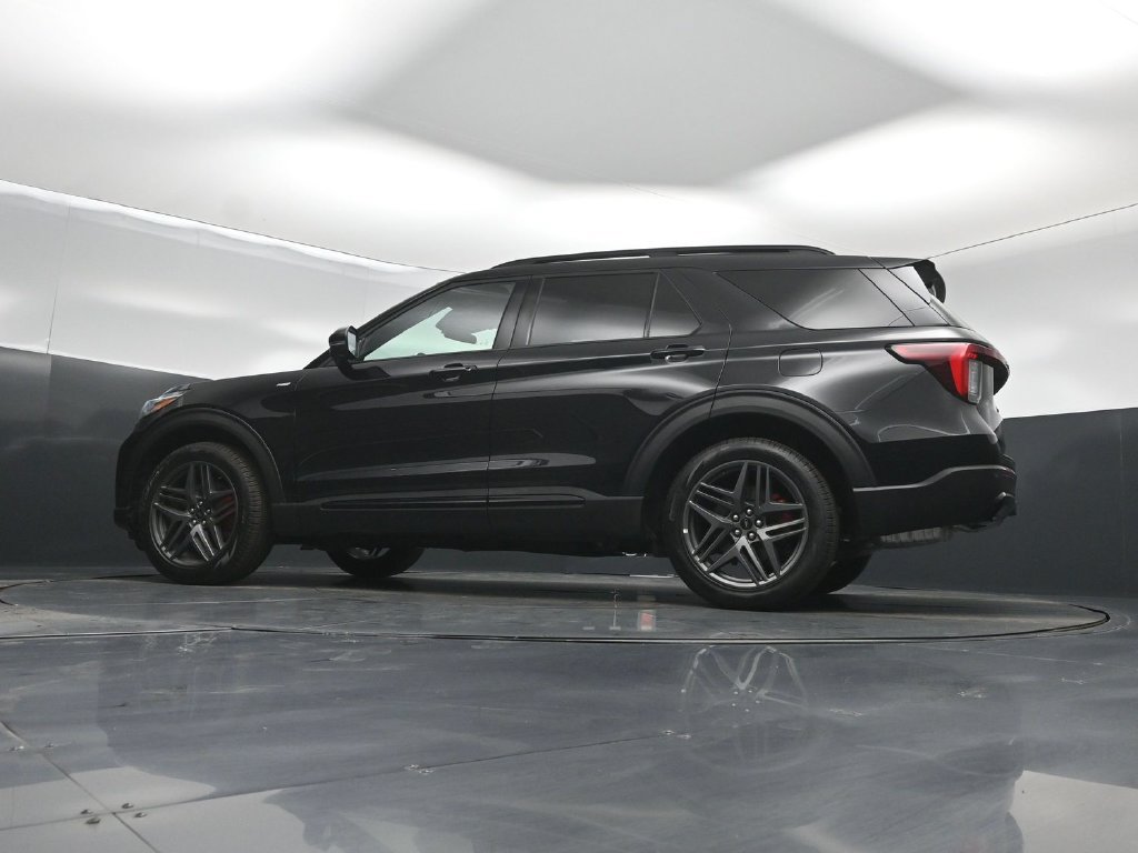 Certified 2026 Ford Explorer ST-Line w/ ST-Line Street Pack AWD/4WD image 48
