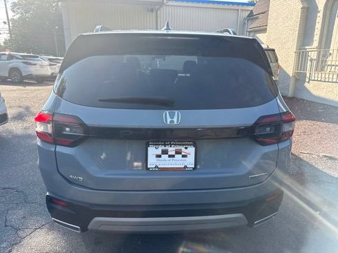 Used 2024 Honda Pilot Touring image 5