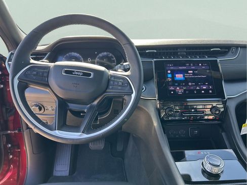 Used 2025 Jeep Grand Cherokee Laredo X w/ Luxury Tech Group I image 10