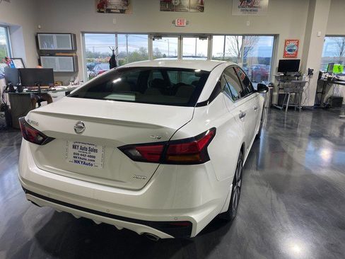 Used 2019 Nissan Altima 2.5 SV image 7