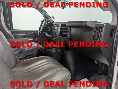 Used 2020 Chevrolet Express 2500 Extended RWD image 17