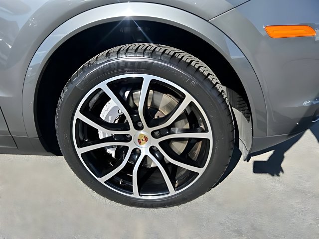 Used 2021 Porsche Cayenne AWD/4WD image 11