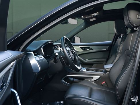 Used 2024 Jaguar F-PACE R-Dynamic S image 11