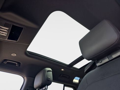 Certified 2025 Land Rover Defender 110 S image 30