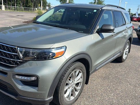Used 2020 Ford Explorer XLT w/ Equipment Group 202A AWD/4WD image 8