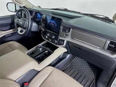 Used 2023 Ford Expedition XLT image 32