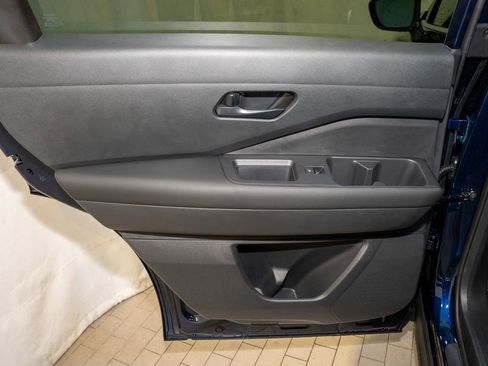 New 2026 Nissan Pathfinder SV image 12