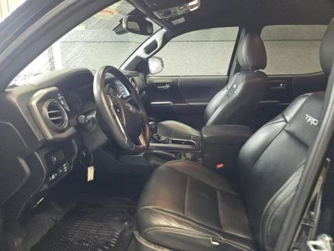 Used 2021 Toyota Tacoma TRD Off-Road w/ Technology Package AWD/4WD image 5