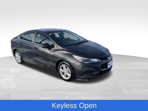 Used 2017 Chevrolet Cruze LT w/ Convenience Package image 9