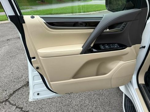 Used 2018 Lexus LX 570 4WD image 12