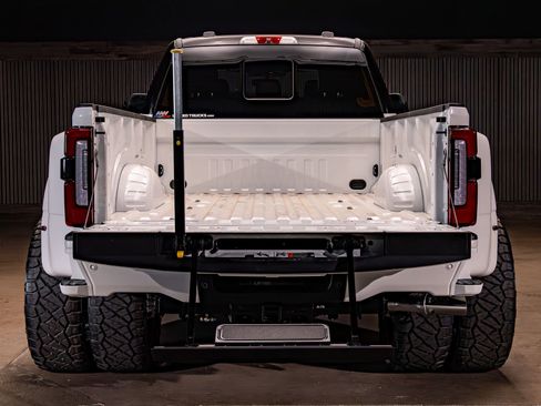 Used 2026 Ford F350 Platinum AWD/4WD image 9