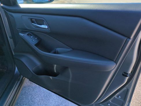 Certified 2024 Nissan Rogue SV image 35