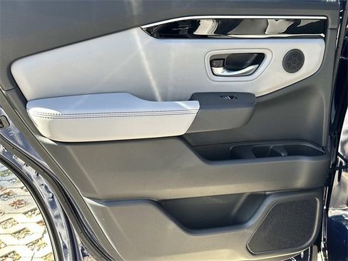 New 2025 Honda Pilot Touring image 11