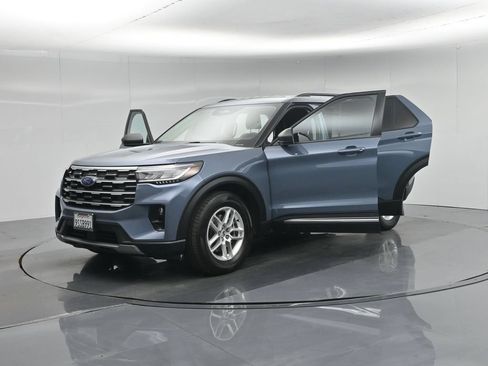 Used 2025 Ford Explorer Active w/ Active Comfort Package RWD image 33