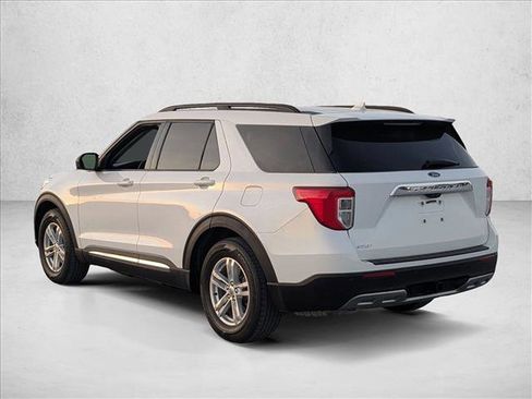 Used 2022 Ford Explorer XLT w/ Equipment Group 202A RWD image 8