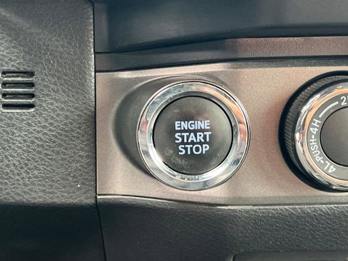 Used 2022 Toyota Tacoma TRD Off-Road image 21