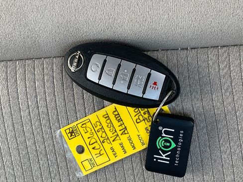 Used 2025 Nissan Altima 2.5 SV FWD image 30