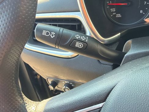 Used 2020 Chevrolet Equinox LT FWD image 23