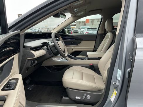 Certified 2025 Lincoln Nautilus Premier image 13