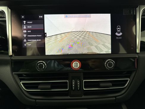 Used 2025 Porsche Macan image 25