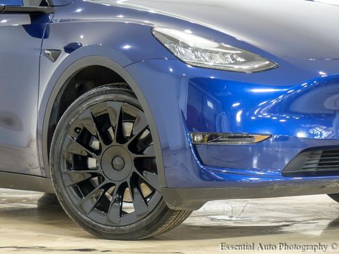 Used 2022 Tesla Model Y Long Range AWD/4WD image 3