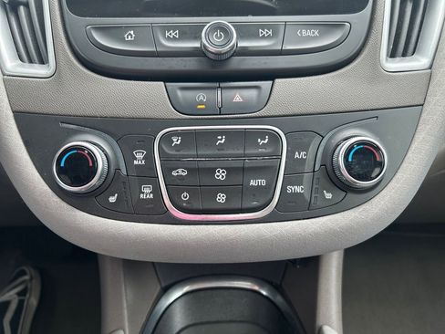 Used 2022 Chevrolet Malibu LT FWD image 38
