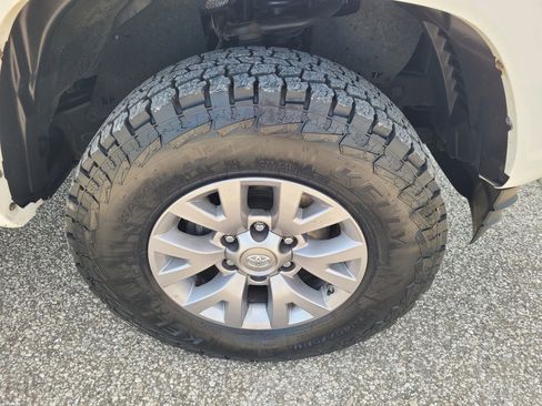 Used 2019 Toyota Tacoma SR5 image 9