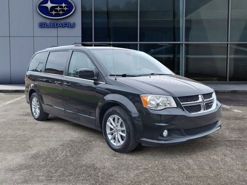 Used 2019 Dodge Grand Caravan SXT FWD image 2