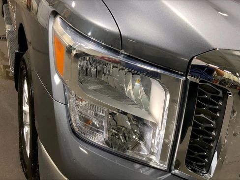 Used 2018 Nissan Titan SV w/ SV Convenience Package AWD/4WD image 28