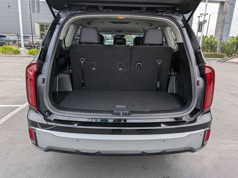 Used 2023 Kia Telluride LX FWD image 33