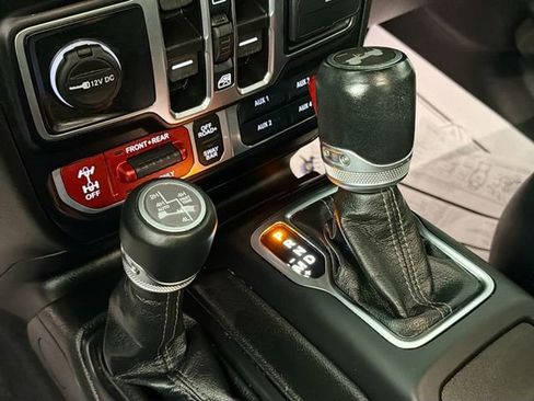 Used 2024 Jeep Wrangler Unlimited Rubicon image 17