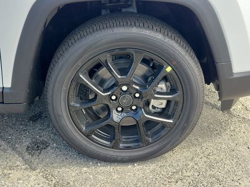 New 2026 Jeep Compass Latitude image 5