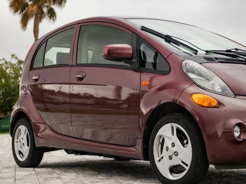 Used 2012 Mitsubishi i ES image 3