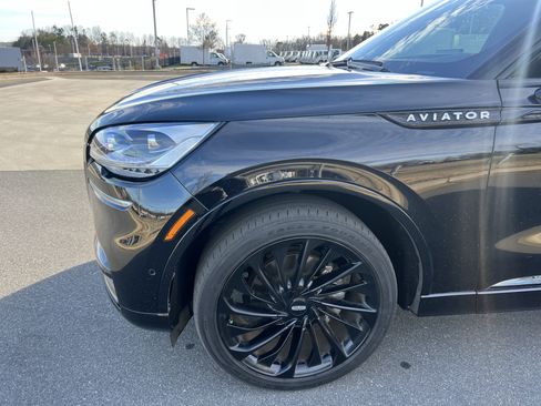 Used 2023 Lincoln Aviator Reserve w/ Equipment Group 201A image 11