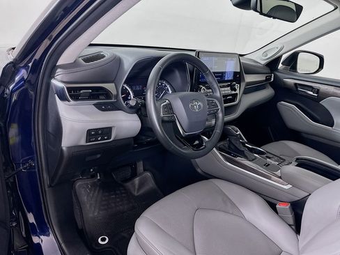 Used 2020 Toyota Highlander Limited image 9