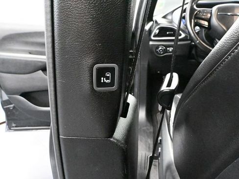 Used 2019 Chrysler Pacifica Touring-L Plus w/ Advanced Safetytec Group FWD image 36