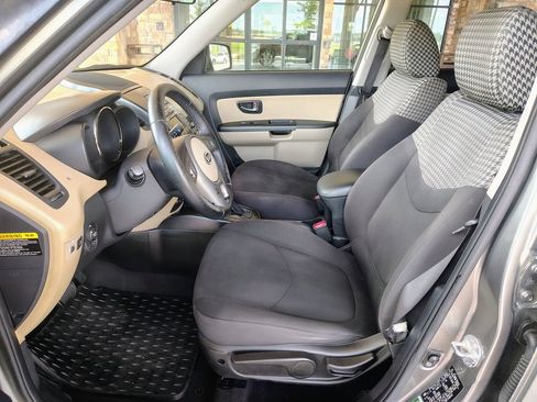 Used 2011 Kia Soul ! FWD image 10
