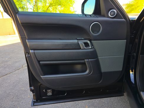 Used 2017 Land Rover Range Rover Sport HSE image 10