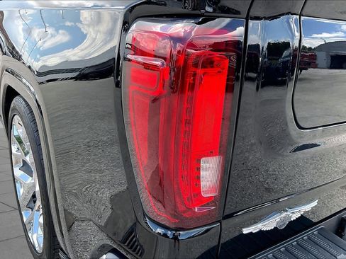 Used 2024 GMC Sierra 1500 SLT AWD/4WD image 28