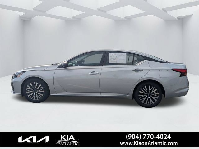 Used 2025 Nissan Altima 2.5 SV FWD image 5