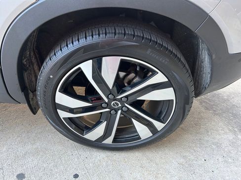 Certified 2025 Volvo XC40 B5 Plus image 4