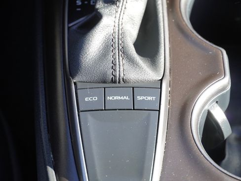 Used 2024 Toyota Camry SE image 34