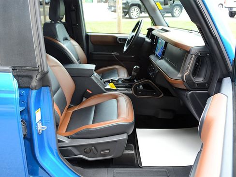 Used 2024 Ford Bronco Outer Banks w/ Sasquatch Package AWD/4WD image 17