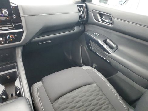 Certified 2025 Nissan Pathfinder SV image 20