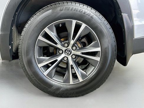 Used 2016 Toyota Highlander XLE AWD/4WD image 33