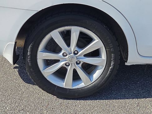 Used 2014 Nissan Versa FWD image 7