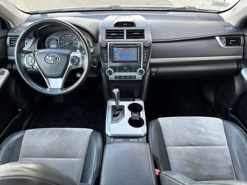 Used 2012 Toyota Camry SE w/ Leather Pkg FWD image 15