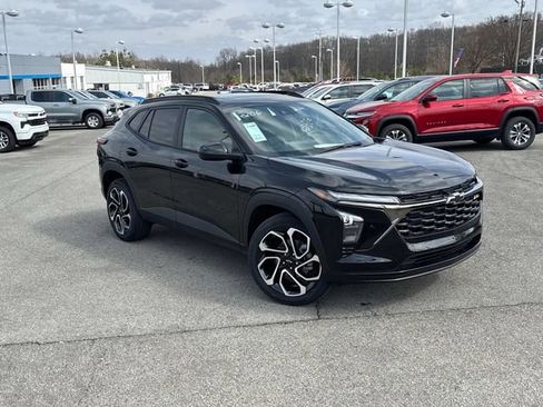 New 2026 Chevrolet Trax RS w/ Sunroof Package FWD image 2