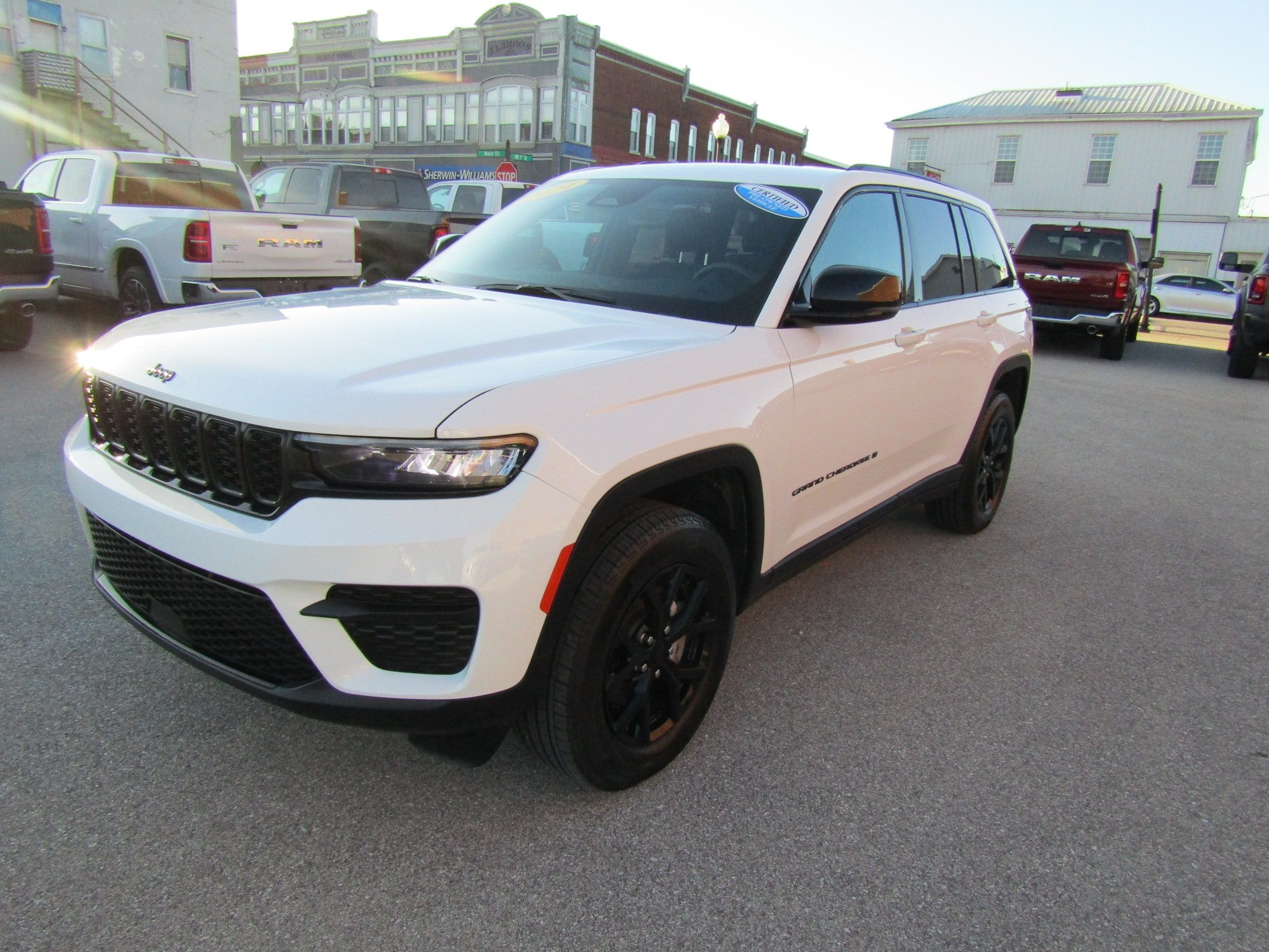 Used 2024 Jeep Grand Cherokee Altitude AWD/4WD image 7