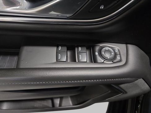 Used 2023 GMC Yukon XL SLE image 32